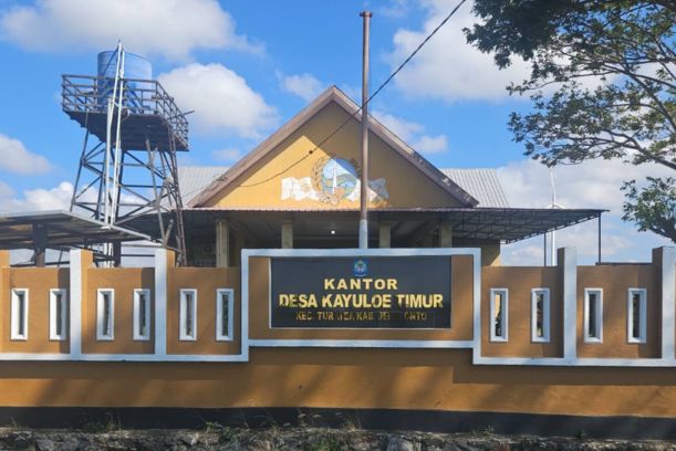 Kantor Desa Kayuloe Timur